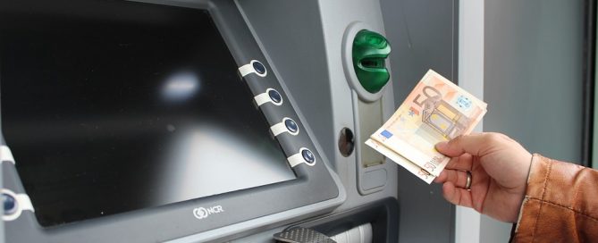 Νέο τραπεζικό τοπίο μετρητών χρεώσεις