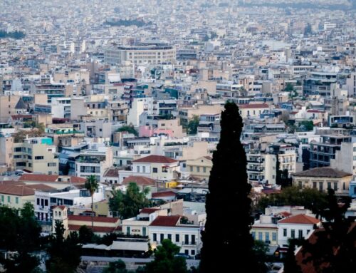 Κοινωνική κατοικία 2026: Ποιοι θα πάρουν διαμερίσματα, ποιοι επιδότηση και πώς θα αλλάξει η αγορά στέγης